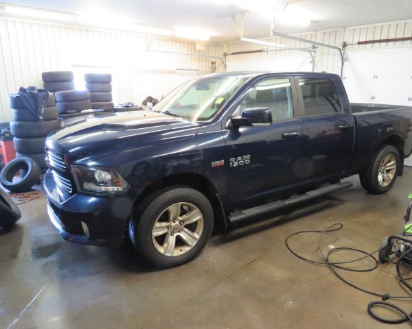 2015 Dodge crew cab 4x4 sport