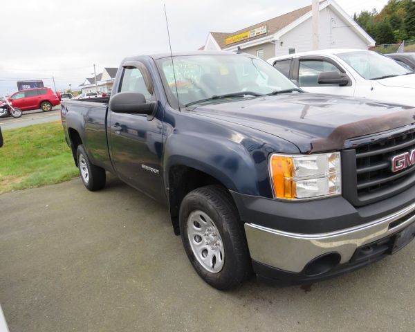 2010 GMC long box 4x4 auto