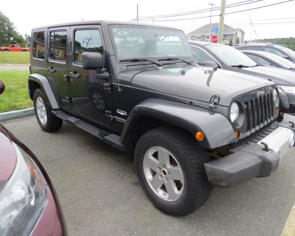 2010 Jeep wrangler sahara auto