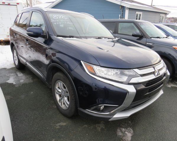 2016 Mitsubishi outlander 7 pass 4x4