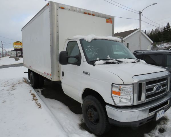 2016 Ford f 450 cube van v 10