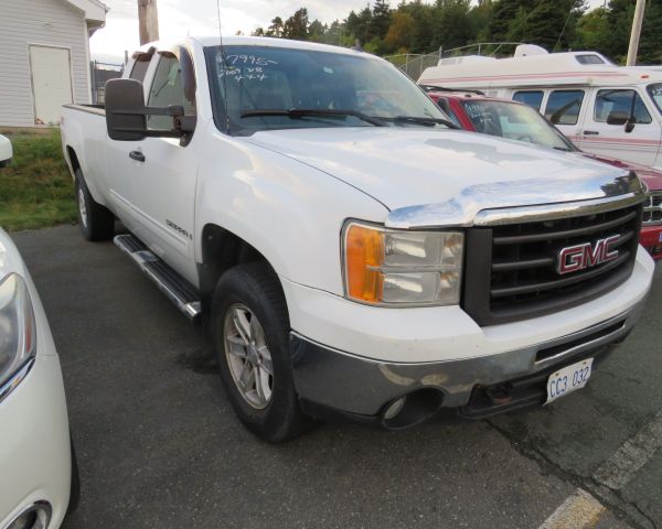 2009 GMC truc long box 4x4