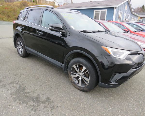 2018 Toyota
 rav 4 le auto