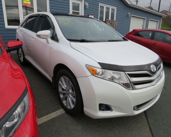 2016 Toyota
 venza awd xle red line